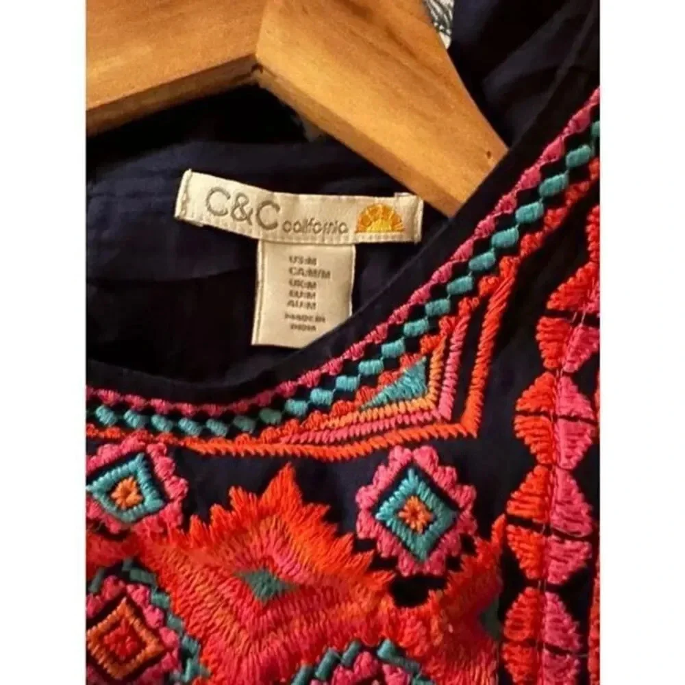 C and C California Embroidery Shift Dress Medium